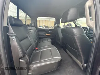2019 Chevrolet Silverado 3500HD LTZ z VIN 1GC4KXCY7KF204445, wystawiony jako Copart lot #59198095 z przebiegiem 121 822 mil mil oraz Tytuł czysty. Historia ofert i sprzedaży dostępna na DreamBid. Obrazek 6.