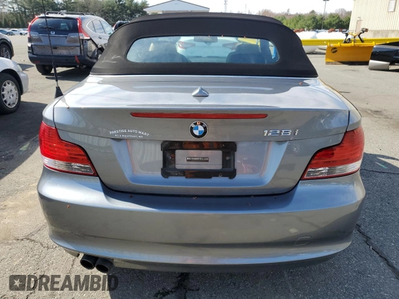 2011 BMW 1 Series 128i z VIN WBAUN1C58BVH83316, wystawiony jako Copart lot #52427935 z przebiegiem 89 781 mil mil oraz Szkoda całkowita • Salvage title. Historia ofert i sprzedaży dostępna na DreamBid. Obrazek 6.
