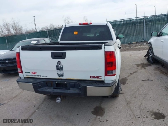 2012 GMC Sierra 1500 SLE with VIN 3GTP2VE7XCG124143, listed as a IAAI auction lot 41806110 with 118,145 mi miles. Bid and sale history available at carsss.com. Image 17.