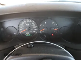 2004 Dodge Neon SE z VIN 1B3ES26C94D507377, wystawiony jako Copart lot #58081945 z przebiegiem 107 527 mil mil oraz Tytuł czysty. Historia ofert i sprzedaży dostępna na DreamBid. Obrazek 9.