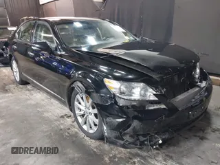 2011 Lexus LS 460 z VIN JTHCL5EF0B5008943, wystawiony jako IAAI lot #41919108 z przebiegiem 304 511 mil mil oraz . Historia ofert i sprzedaży dostępna na DreamBid. Obrazek 1.
