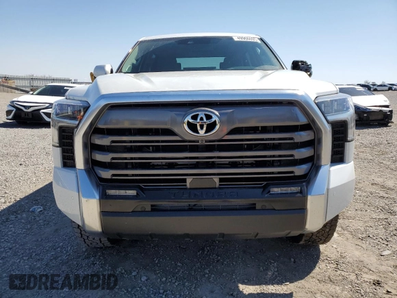 2022 Toyota Tundra Limited с VIN 5TFJA5DB4NX043068, выставлен на аукционе Copart как лот 49966605 с пробегом 32 628 миль миль и Списание • Salvage title. История ставок и продаж доступна на DreamBid. Изображение 5.