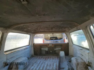 1974 Chevrolet Suburban z VIN CCY164F189473, wystawiony jako Copart lot #49678415 z przebiegiem Nie podano mil oraz Czysty tytuł • Clean title. Historia ofert i sprzedaży dostępna na DreamBid. Obrazek 10.