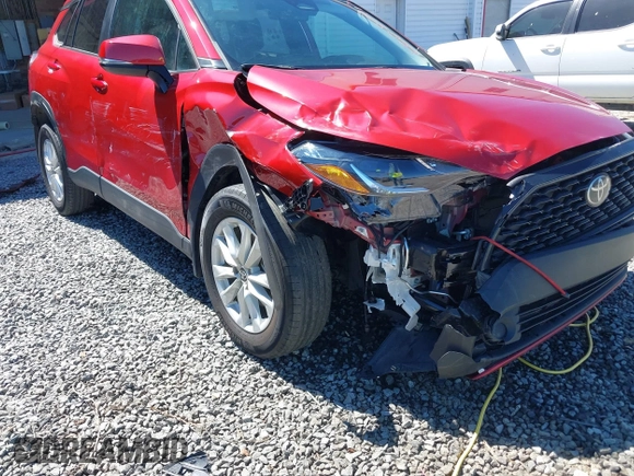 2023 Toyota Corolla Cross LE z VIN 7MUBAAAG4PV069536, wystawiony jako IAAI lot #41808142 z przebiegiem 49 109 mil mil oraz . Historia ofert i sprzedaży dostępna na DreamBid. Obrazek 6.
