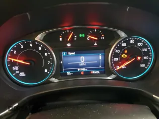 2019 Chevrolet Equinox LT z VIN 2GNAXUEV9K6217415, wystawiony jako Copart lot #55616405 z przebiegiem 61 149 mil mil oraz Szkoda całkowita • Salvage title. Historia ofert i sprzedaży dostępna na DreamBid. Obrazek 9.