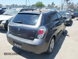 2009 Pontiac Vibe 1SB z VIN 5Y2SP67069Z402305, wystawiony jako IAAI lot #42415895 z przebiegiem 139 533 mil mil oraz . Historia ofert i sprzedaży dostępna na DreamBid. Obrazek 4.