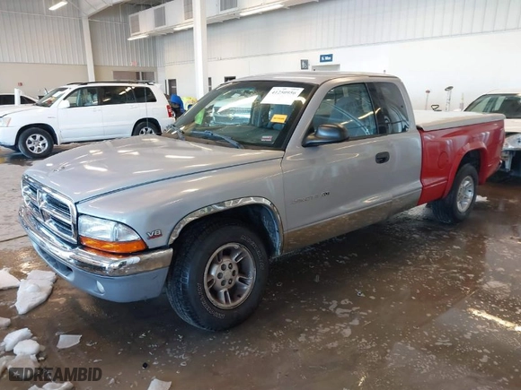 1998 Dodge Dakota SLT with VIN 1B7GL22YXWS762222, listed as a IAAI auction lot 41250956 with 195,027 mi miles. Bid and sale history available at carsss.com. Image 14.