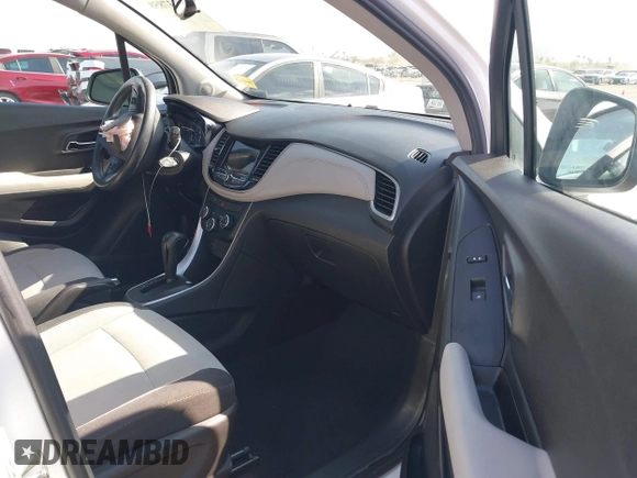 2019 Chevrolet Trax LS with VIN 3GNCJNSB9KL357213, listed as a IAAI auction lot 41437858 with 74,589 mi miles. Bid and sale history available at carsss.com. Image 5.