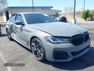 2021 BMW 5 Series M550i xDrive z VIN WBA13BK04MCF86288, wystawiony jako IAAI lot #41949946 z przebiegiem 40 944 mil mil oraz . Historia ofert i sprzedaży dostępna na DreamBid. Obrazek 1.