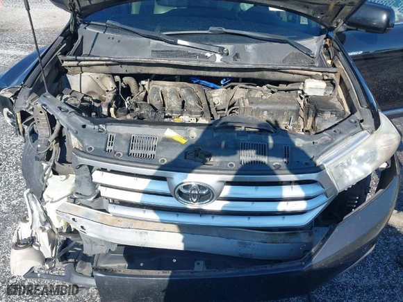 2011 Toyota Highlander Limited with VIN 5TDYK3EH1BS028564, listed as a IAAI auction lot 41282900 with 202,677 mi miles. Bid and sale history available at carsss.com. Image 10.