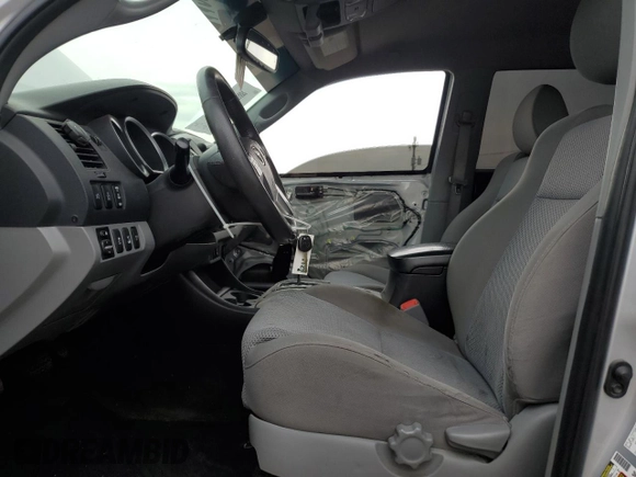 2012 Toyota Tacoma z VIN 3TMLU4EN6CM093217, wystawiony jako Copart lot #60237655 z przebiegiem 184 205 mil mil oraz Czysty tytuł • Clean title. Historia ofert i sprzedaży dostępna na DreamBid. Obrazek 7.