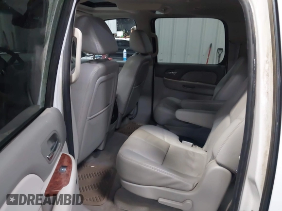 2008 Chevrolet Suburban LT w/3LT with VIN 1GNFK16388J208099, listed as a IAAI auction lot 41710552 with 228,929 mi miles. Bid and sale history available at carsss.com. Image 8.