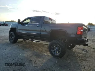 2015 GMC Sierra 2500HD Denali z VIN 1GT120E82FF136326, wystawiony jako Copart lot #55306345 z przebiegiem 181 532 mil mil oraz Szkoda całkowita • Salvage title. Historia ofert i sprzedaży dostępna na DreamBid. Obrazek 2.