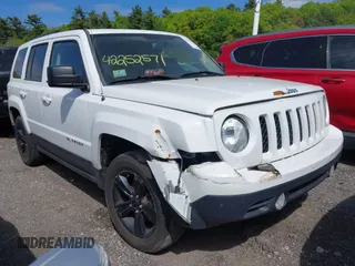 2015 Jeep Patriot Latitude z VIN 1C4NJRFB4FD394829, wystawiony jako IAAI lot #42252571 z przebiegiem 113 071 mil mil oraz . Historia ofert i sprzedaży dostępna na DreamBid. Obrazek 1.