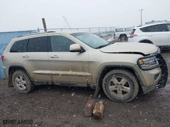 2011 Jeep Grand Cherokee Laredo with VIN 1J4RR4GG9BC563065, listed as a IAAI auction lot 41798136 with 192,149 mi miles. Bid and sale history available at carsss.com. Image 13.