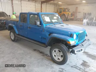 2020 Jeep Gladiator Sport S with VIN 1C6HJTAG8LL193845, listed as a IAAI auction lot 42085533 with 121,134 mi miles. Bid and sale history available at carsss.com. Image 1.