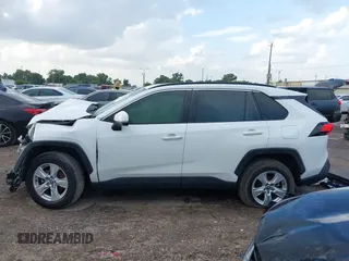 2020 Toyota RAV4 XLE with VIN JTMW1RFV0LD521893, listed as a IAAI auction lot 42701228 with 34,647 mi miles and . Bid and sale history available at DreamBid. Image 15.