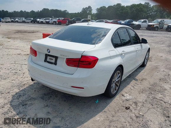2017 BMW 3 Series 320i z VIN WBA8E1G53HNU13859, wystawiony jako IAAI lot #42401880 z przebiegiem 82 121 mil mil oraz . Historia ofert i sprzedaży dostępna na DreamBid. Obrazek 4.