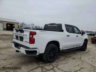 2021 Chevrolet Silverado 1500 Custom with VIN 1GCPYBEKXMZ420833, listed as a Copart auction lot 43644485 with 58,175 mi miles and Salvage Title. Bid and sale history available at carsss.com. Image 3.