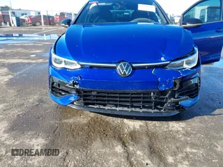 2023 Volkswagen Golf 20th Anniversary Edition z VIN WVWBB7CDXPW213586, wystawiony jako IAAI lot #41516848 z przebiegiem 27 896 mil mil oraz . Historia ofert i sprzedaży dostępna na DreamBid. Obrazek 6.