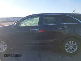 2018 Kia Sorento LX with VIN 5XYPG4A34JG431818, listed as a IAAI auction lot 40997995 with 141,886 mi miles. Bid and sale history available at carsss.com. Image 14.