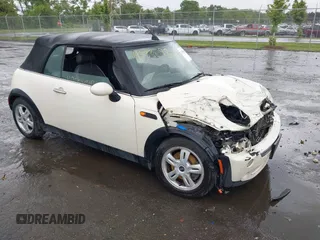 2008 MINI Convertible z VIN WMWRF33538TF68199, wystawiony jako IAAI lot #42338198 z przebiegiem 66 793 mil mil oraz . Historia ofert i sprzedaży dostępna na DreamBid. Obrazek 1.