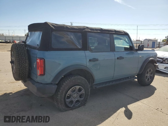 2021 Ford Bronco z VIN 1FMDE5BH4MLA84116, wystawiony jako Copart lot #57151535 z przebiegiem 22 300 mil mil oraz Szkoda całkowita • Salvage title. Historia ofert i sprzedaży dostępna na DreamBid. Obrazek 3.