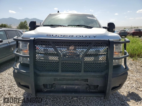 2019 Ford F-250 XL with VIN 1FT7W2BT0KEC17148, listed as a Copart auction lot 61570235 with 101,065 mi miles and Salvage title. Bid and sale history available at DreamBid. Image 5.