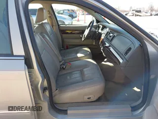 2010 Mercury Grand Marquis LS z VIN 2MEBM7FV4AX608503, wystawiony jako IAAI lot #41721726 z przebiegiem 172 907 mil mil oraz . Historia ofert i sprzedaży dostępna na DreamBid. Obrazek 5.