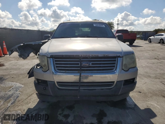 2007 Ford Explorer XLT z VIN 1FMEU73867UA47570, wystawiony jako Copart lot #56830095 z przebiegiem 207 932 mil mil oraz Szkoda całkowita • Salvage title. Historia ofert i sprzedaży dostępna na DreamBid. Obrazek 5.