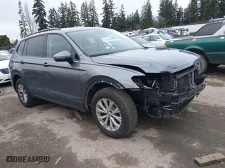 2018 Volkswagen Tiguan S with VIN 3VV0B7AX9JM085208, listed as a IAAI auction lot 41599947 with 138,384 mi miles. Bid and sale history available at carsss.com. Image 1.