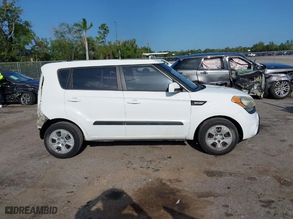 2013 Kia Soul with VIN KNDJT2A57D7754706, listed as a IAAI auction lot 41942848 with 151,463 mi miles. Bid and sale history available at carsss.com. Image 13.