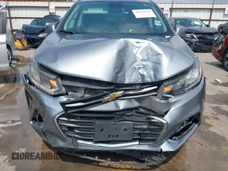 2020 Chevrolet Trax LS z VIN 3GNCJNSB4LL195895, wystawiony jako IAAI lot #42121618 z przebiegiem 54 016 mil mil oraz . Historia ofert i sprzedaży dostępna na DreamBid. Obrazek 6.