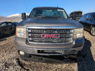 2012 GMC Sierra 3500HD SLT z VIN 1GT423E88CF211377, wystawiony jako Copart lot #50459685 z przebiegiem 185 197 mil mil oraz Szkody całkowita. Historia ofert i sprzedaży dostępna na DreamBid. Obrazek 5.