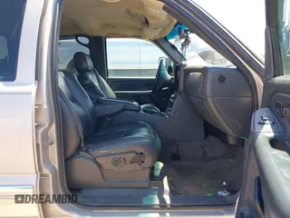 2005 GMC Sierra 2500HD Work Truck with VIN 1GTHC23U95F806475, listed as a IAAI auction lot 42314232 with Not provided miles and . Bid and sale history available at DreamBid. Image 5.