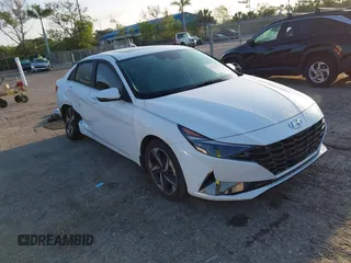 2023 Hyundai Elantra Limited z VIN KMHLN4AJ2PU074306, wystawiony jako IAAI lot #42277954 z przebiegiem 21 487 mil mil oraz . Historia ofert i sprzedaży dostępna na DreamBid. Obrazek 1.