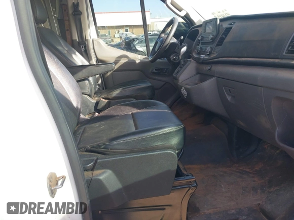 2020 Ford Transit Cargo z VIN 1FTBR1Y86LKA30515, wystawiony jako IAAI lot #41441522 z przebiegiem 84 331 mil mil oraz . Historia ofert i sprzedaży dostępna na DreamBid. Obrazek 8.