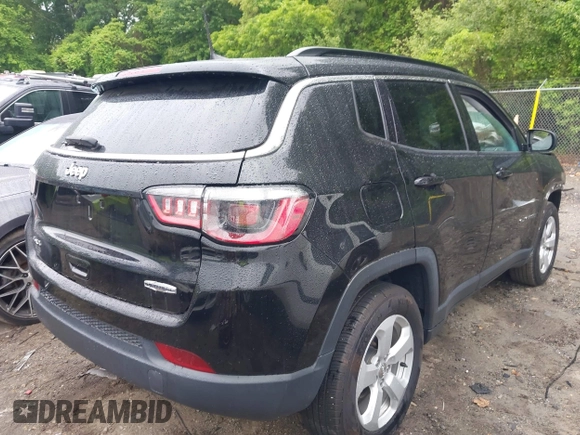 2021 Jeep Compass Latitude z VIN 3C4NJDBBXMT575577, wystawiony jako IAAI lot #42363945 z przebiegiem 32 341 mil mil oraz . Historia ofert i sprzedaży dostępna na DreamBid. Obrazek 4.