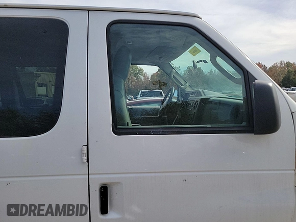 2013 Ford Econoline Passenger XL z VIN 1FBSS3BL5DDA49371, wystawiony jako IAAI lot #42520998 z przebiegiem 62 763 mil mil oraz . Historia ofert i sprzedaży dostępna na DreamBid. Obrazek 2.