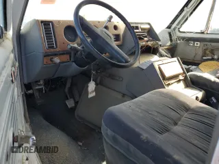 1989 Chevrolet Chevy Van z VIN 1GBEG25KXK7127909, wystawiony jako Copart lot #59997315 z przebiegiem 550 289 mil mil oraz Czysty tytuł • Clean title. Historia ofert i sprzedaży dostępna na DreamBid. Obrazek 8.