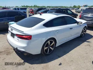 2024 Audi A5 Sportback S line Premium Plus z VIN WAUFACF52RA118986, wystawiony jako IAAI lot #41962998 z przebiegiem 2 089 mil mil oraz . Historia ofert i sprzedaży dostępna na DreamBid. Obrazek 4.