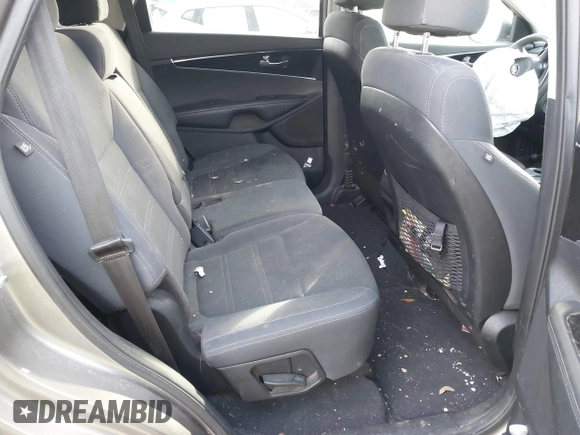 2018 Kia Sorento LX with VIN 5XYPG4A39JG385841, listed as a IAAI auction lot 41420471 with 1 mi miles. Bid and sale history available at carsss.com. Image 8.
