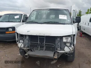 2013 Chevrolet Express Cargo z VIN 1GCWGFBA5D1110640, wystawiony jako IAAI lot #42177906 z przebiegiem 204 672 mil mil oraz . Historia ofert i sprzedaży dostępna na DreamBid. Obrazek 6.
