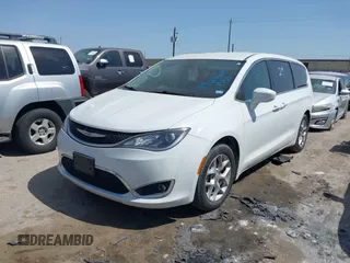 2019 Chrysler Pacifica Touring Plus z VIN 2C4RC1FG5KR541627, wystawiony jako IAAI lot #41846726 z przebiegiem 97 086 mil mil oraz . Historia ofert i sprzedaży dostępna na DreamBid. Obrazek 2.