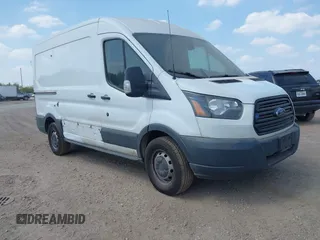 2018 Ford Transit z VIN 1FTYR1CM1JKA69797, wystawiony jako IAAI lot #42282537 z przebiegiem 184 498 mil mil oraz . Historia ofert i sprzedaży dostępna na DreamBid. Obrazek 1.