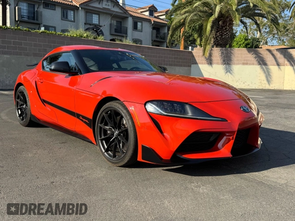 2024 Toyota Supra 3.0 z VIN WZ1DB0G09RW063546, wystawiony jako Copart lot #67269555 z przebiegiem 5 150 mil mil oraz Szkoda całkowita • Salvage title. Historia ofert i sprzedaży dostępna na DreamBid. Obrazek 1.