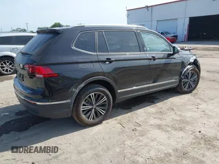 2024 Volkswagen Tiguan Wolfsburg Edition z VIN 3VV6B7AX1RM215178, wystawiony jako IAAI lot #42080886 z przebiegiem 6 914 mil mil oraz . Historia ofert i sprzedaży dostępna na DreamBid. Obrazek 4.