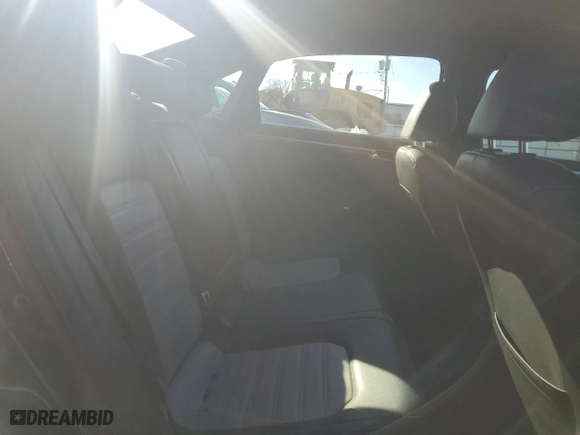 2018 Volkswagen Passat V6 GT with VIN 1VWJM7A3XJC036530, listed as a Copart auction lot 45624325 with 77,355 mi miles and Salvage Title. Bid and sale history available at carsss.com. Image 10.
