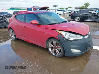 2015 Hyundai Veloster z VIN KMHTC6AD8FU227474, wystawiony jako IAAI lot #42188164 z przebiegiem 122 485 mil mil oraz . Historia ofert i sprzedaży dostępna na DreamBid. Obrazek 1.
