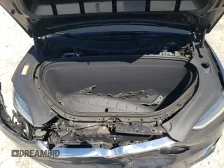 2017 Tesla Model X 90D z VIN 5YJXCDE23HF051027, wystawiony jako Copart lot #64608843 z przebiegiem 77 222 mil mil oraz Szkody całkowita. Historia ofert i sprzedaży dostępna na DreamBid. Obrazek 13.